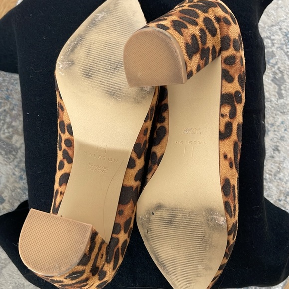 Halston leopard 🐆 heels - sz 8.5 - Picture 2 of 5